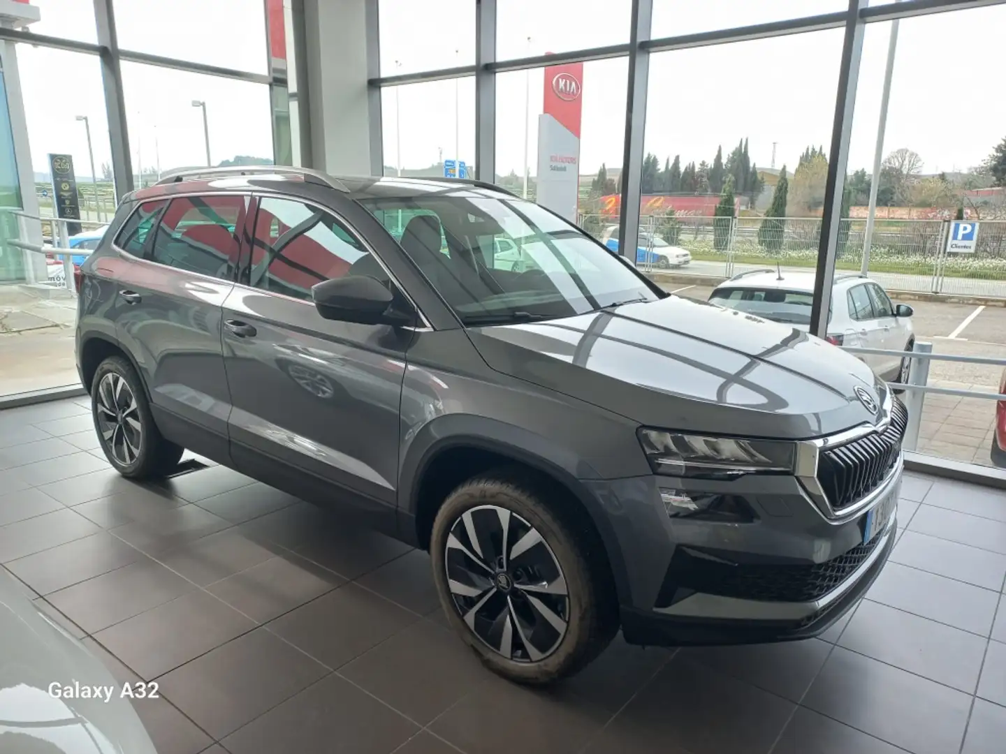 Skoda Karoq 1.5 TSI 110KW PLUS DSG 5P Gris - 1