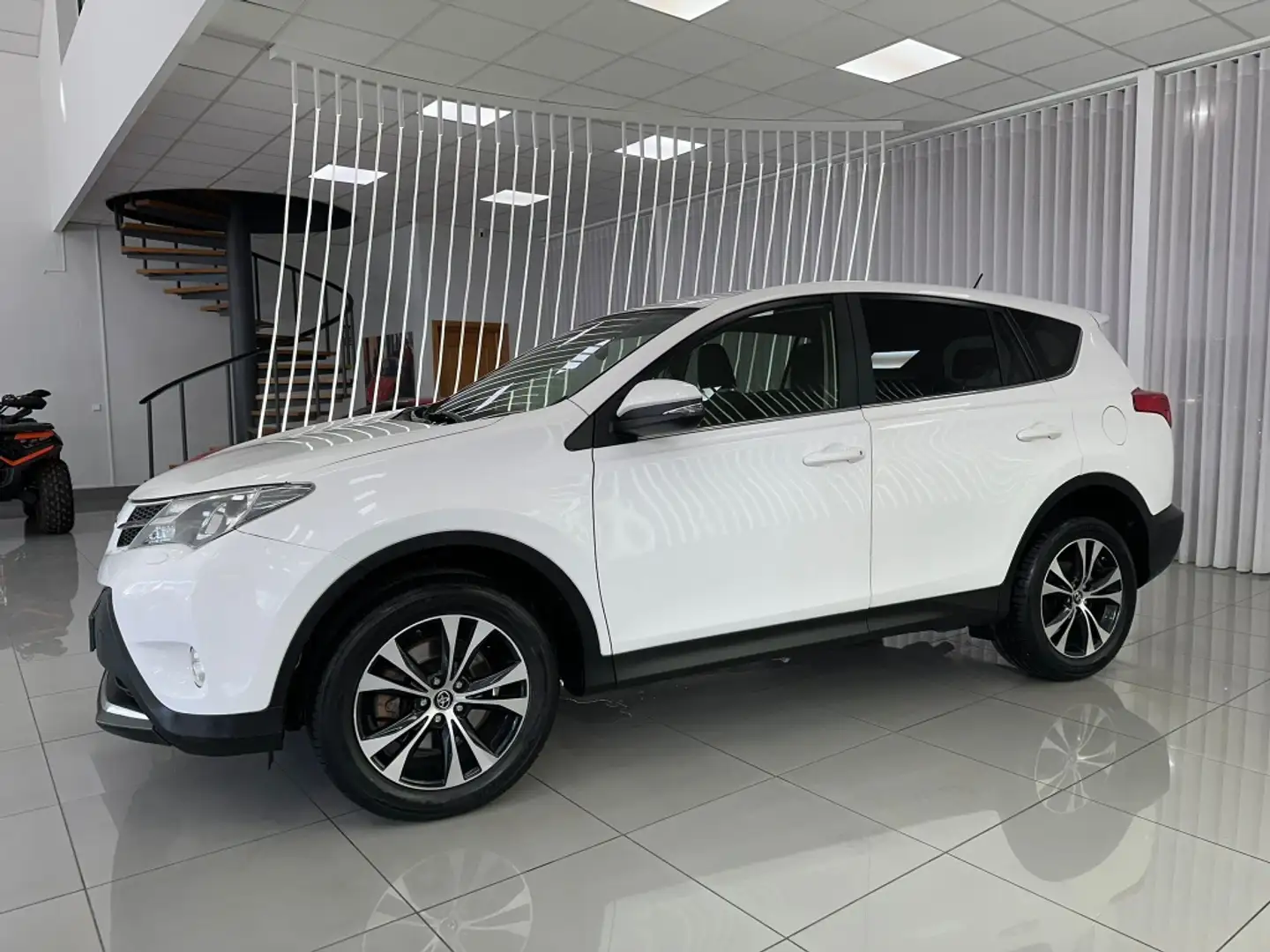 Toyota RAV 4 120D Advance 4x2 Blanco - 2