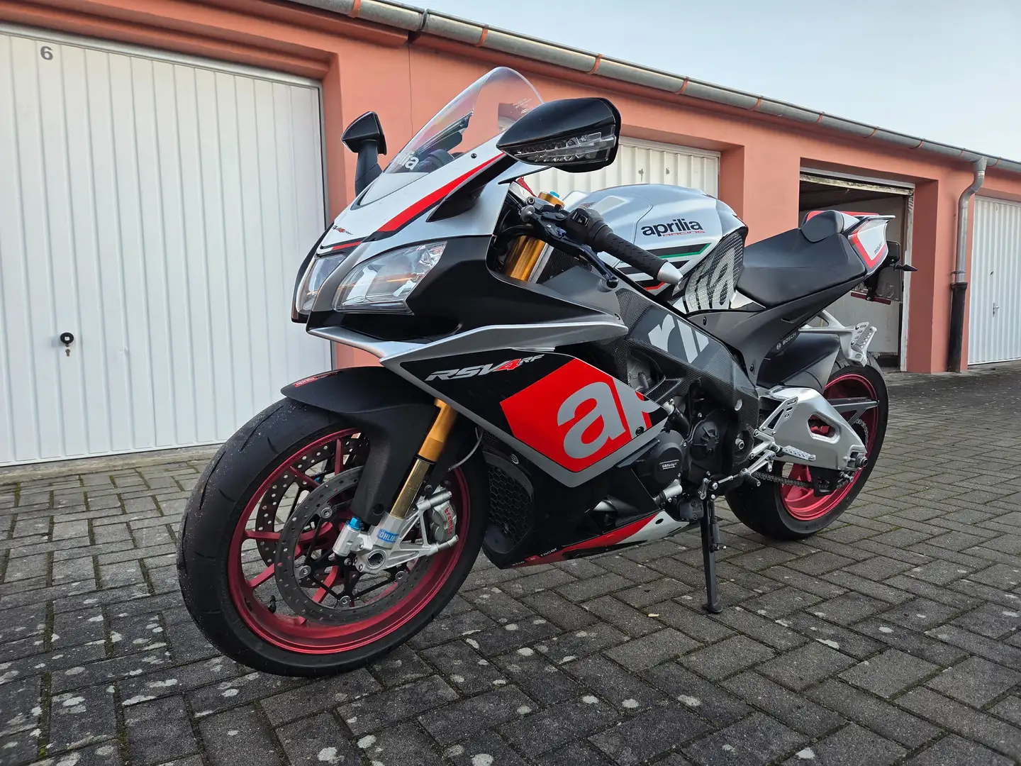 Aprilia RSV4 RF Argent - 1