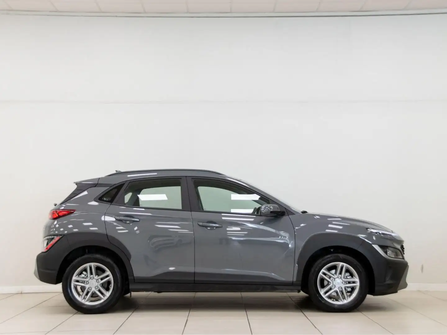 Hyundai KONA 1.0 TGDI Klass 4x2 Gris - 2