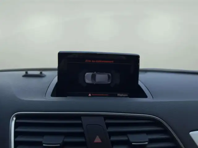Audi Q3 view 15