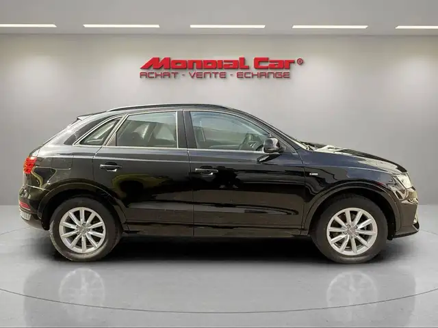 Audi Q3 view 9