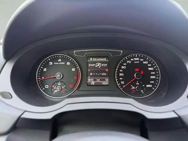 Audi Q3 view 14