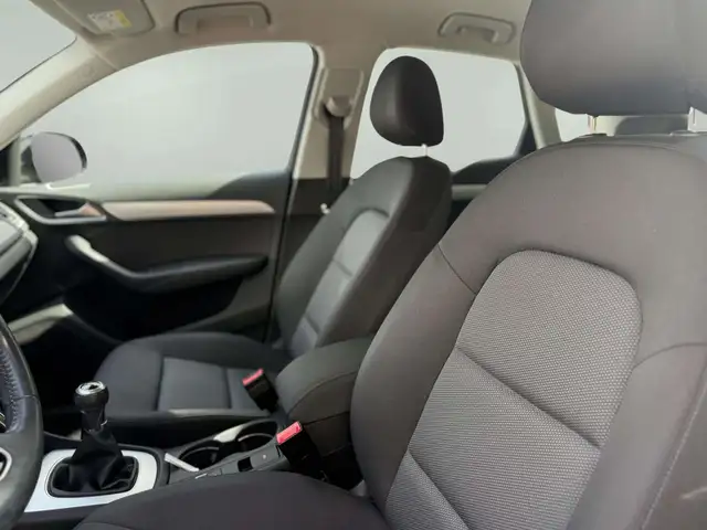 Audi Q3 view 11