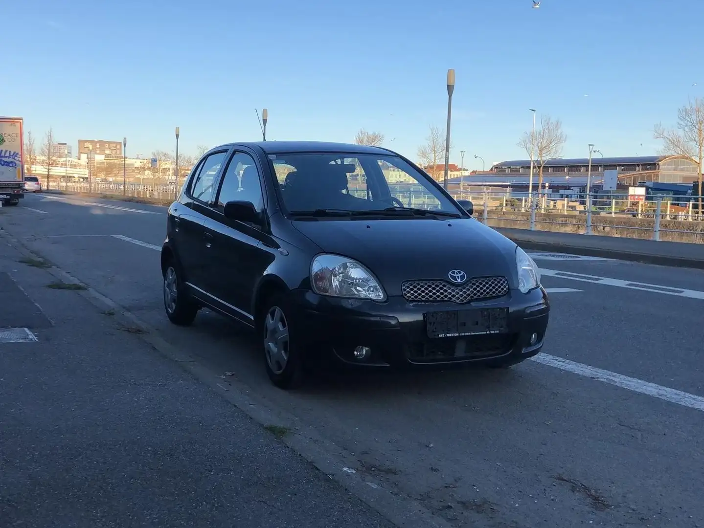Toyota Yaris 1.0i 16v Linea Sol - 1