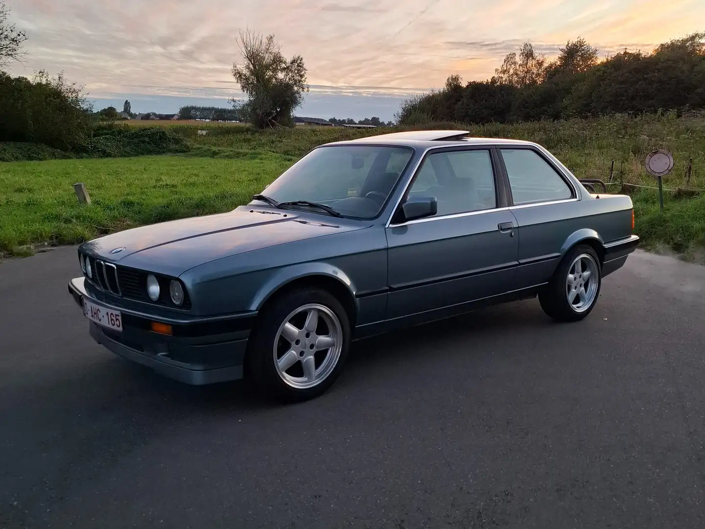BMW 320 320i Mavi - 2