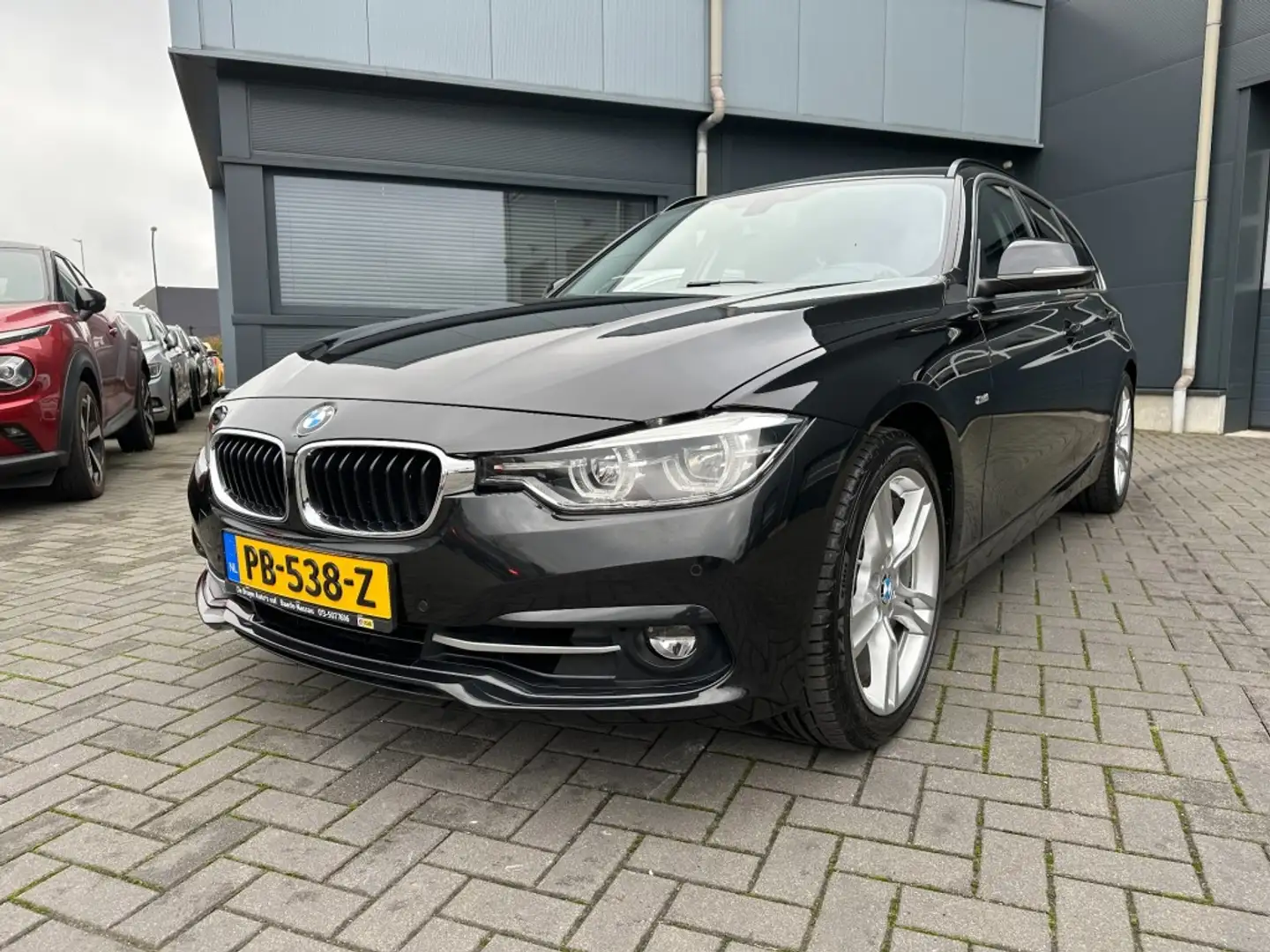 BMW 320 320i Touring Aut. High Executive M-Sport Performan Schwarz - 1