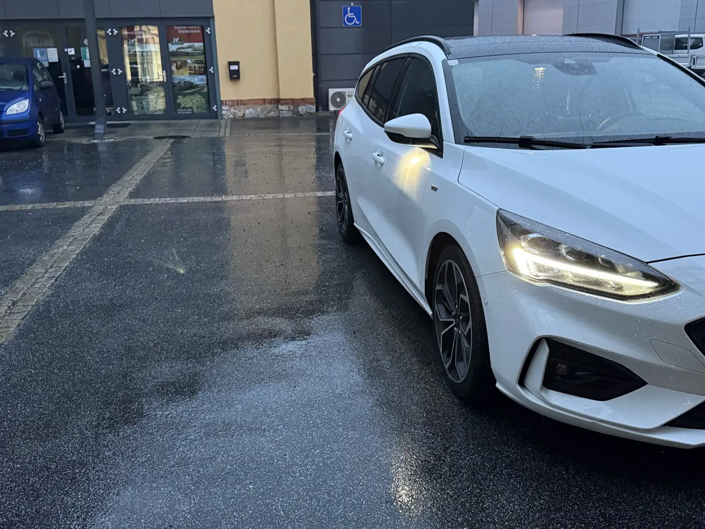 Ford Focus Traveller 2,0 EcoBlue SCR ST-Line Business Aut. - 2