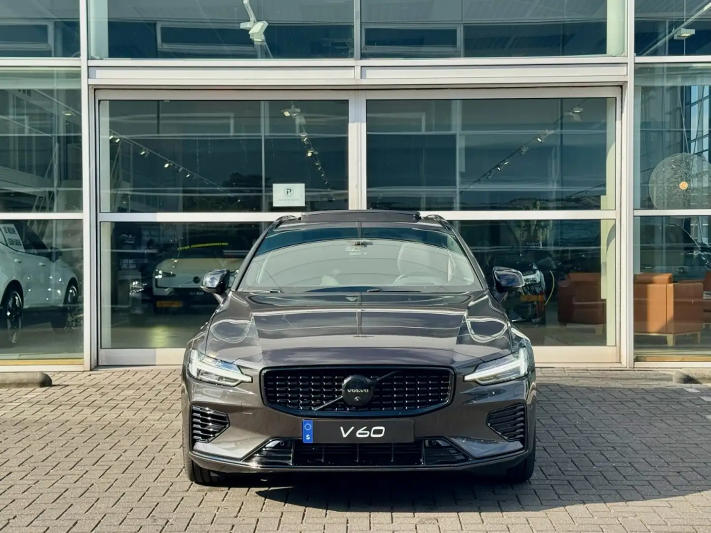 Volvo V60 T6 398PK Recharge Ultra Dark| Full Options! Stylin Grijs - 2