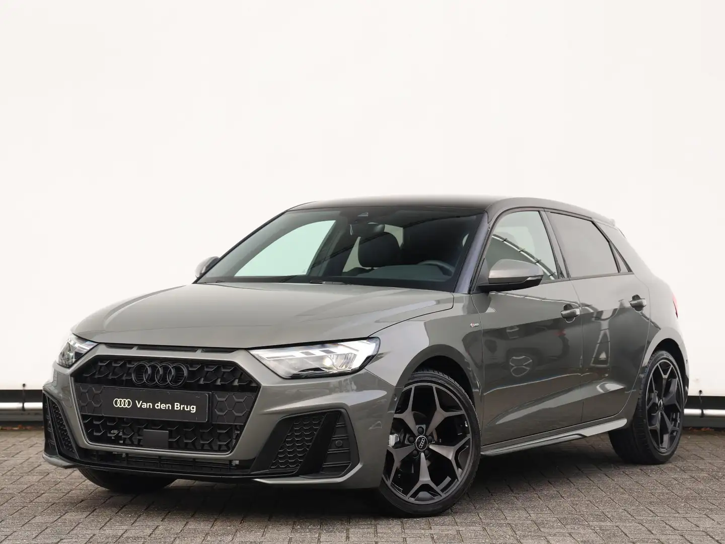 Audi A1 Sportback 25 TFSI S edition | Optiek zwart plus | Gris - 2
