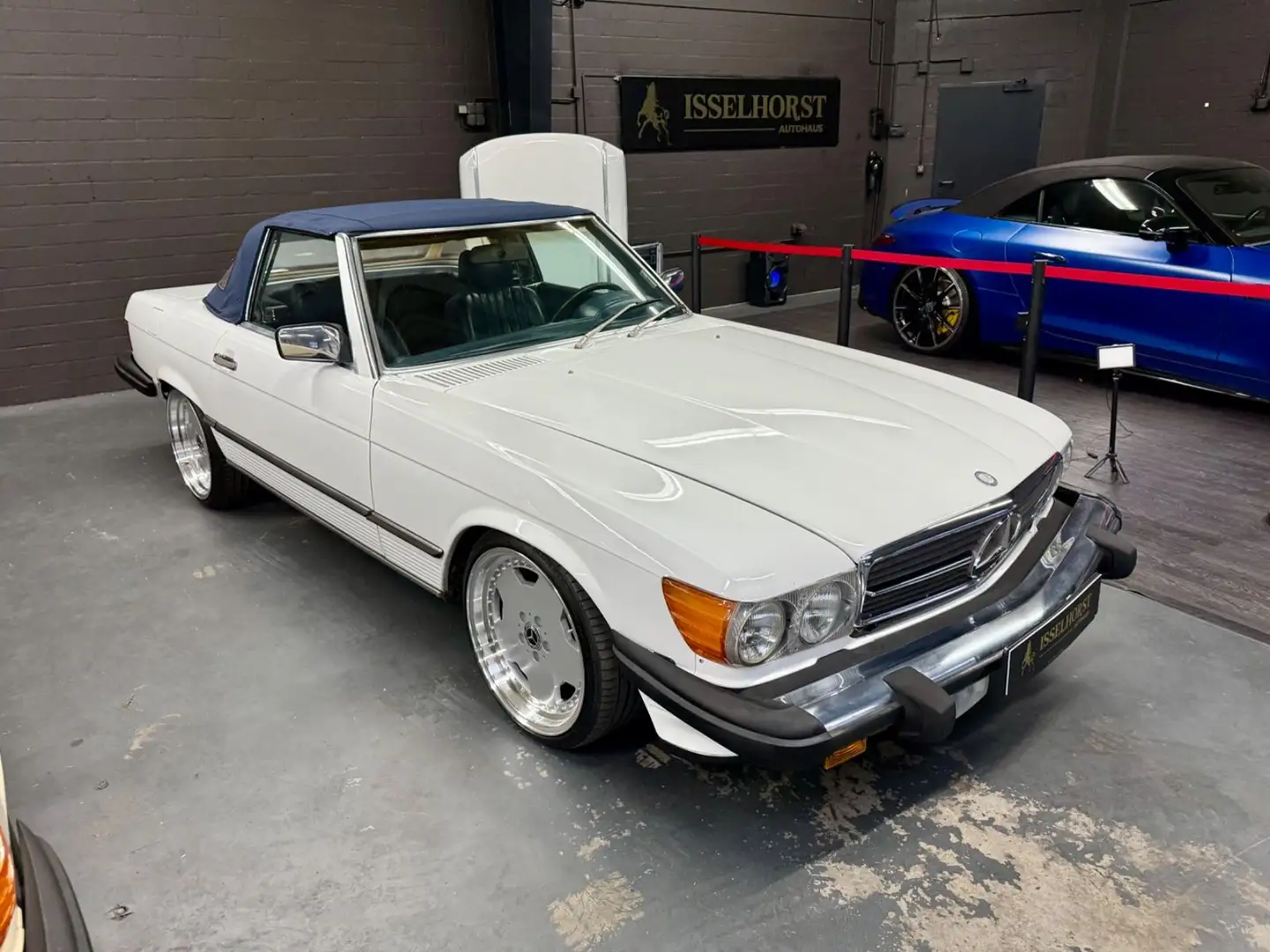 Mercedes-Benz SL 560 White - 1