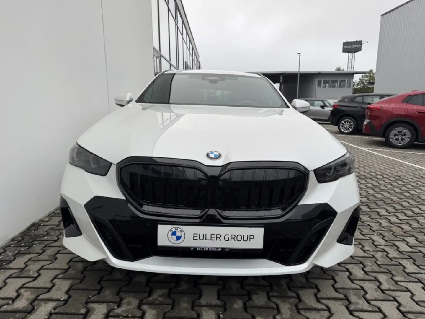BMW 520 i M-Sport PRO Sommer19'' AHK ICONIC H/K DA+ AdLED Weiß - 2