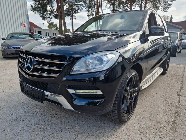 Mercedes-Benz ML 350 ML350 BLUeEFFiCiENCi 4x4 LEDER PANOR.DVD AHK3.5T