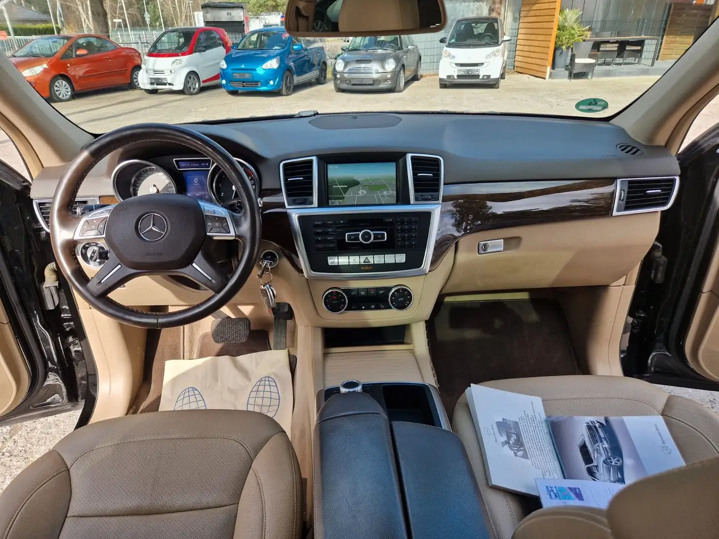 Mercedes-Benz ML 350 ML350 BLUeEFFiCiENCi 4x4 LEDER PANOR.DVD AHK3.5T Schwarz - 2