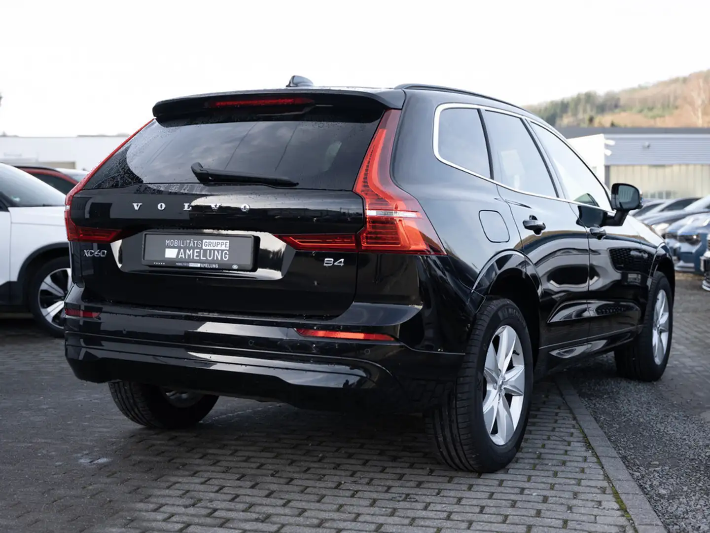 Volvo XC60 B4 Core PDC SHZ KAMERA NAVI AHK LED Schwarz - 2