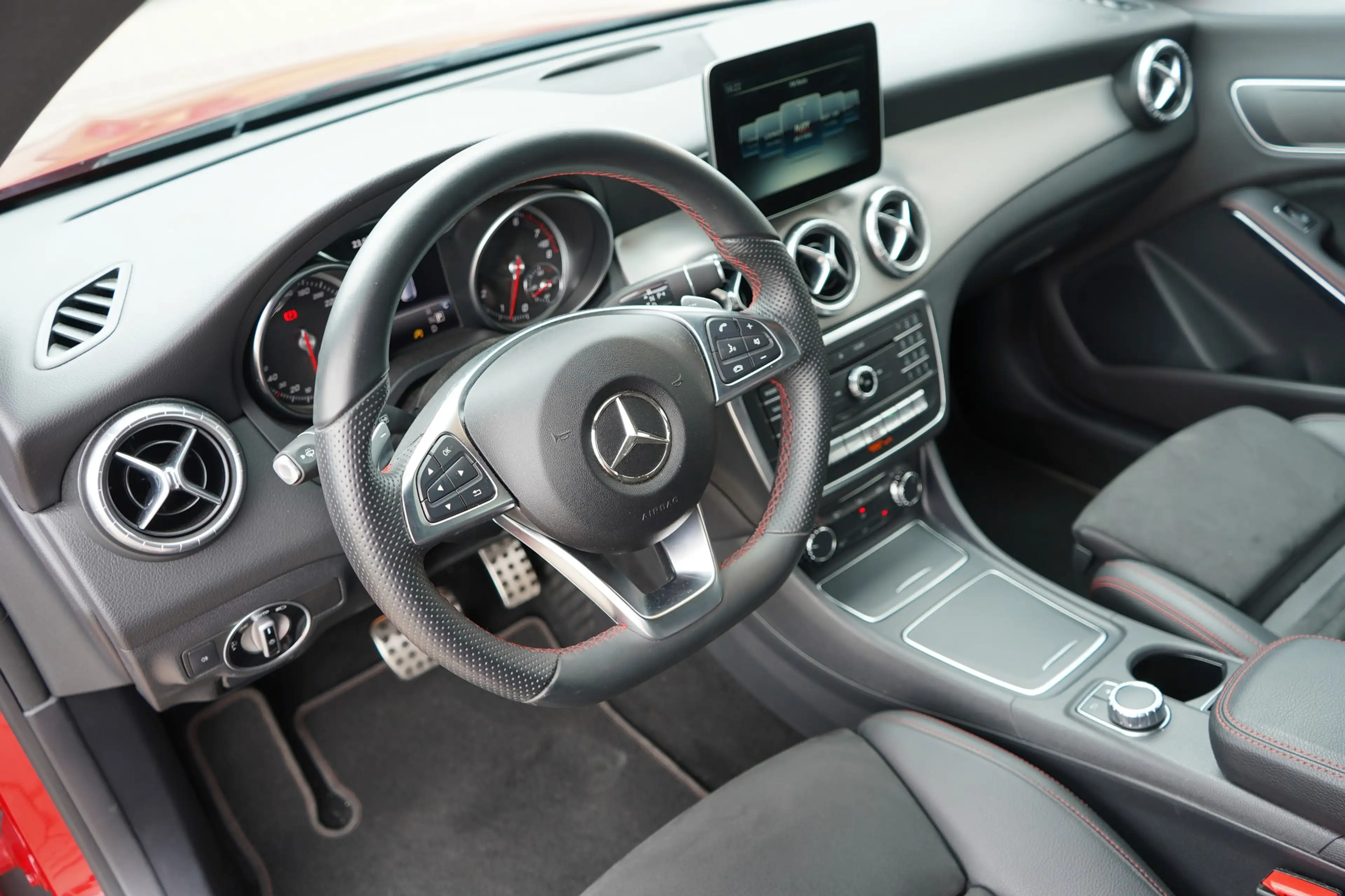 Mercedes-Benz CLA 200 AMG Line LED Klima Navi Sitzheizung PDC — photo 11