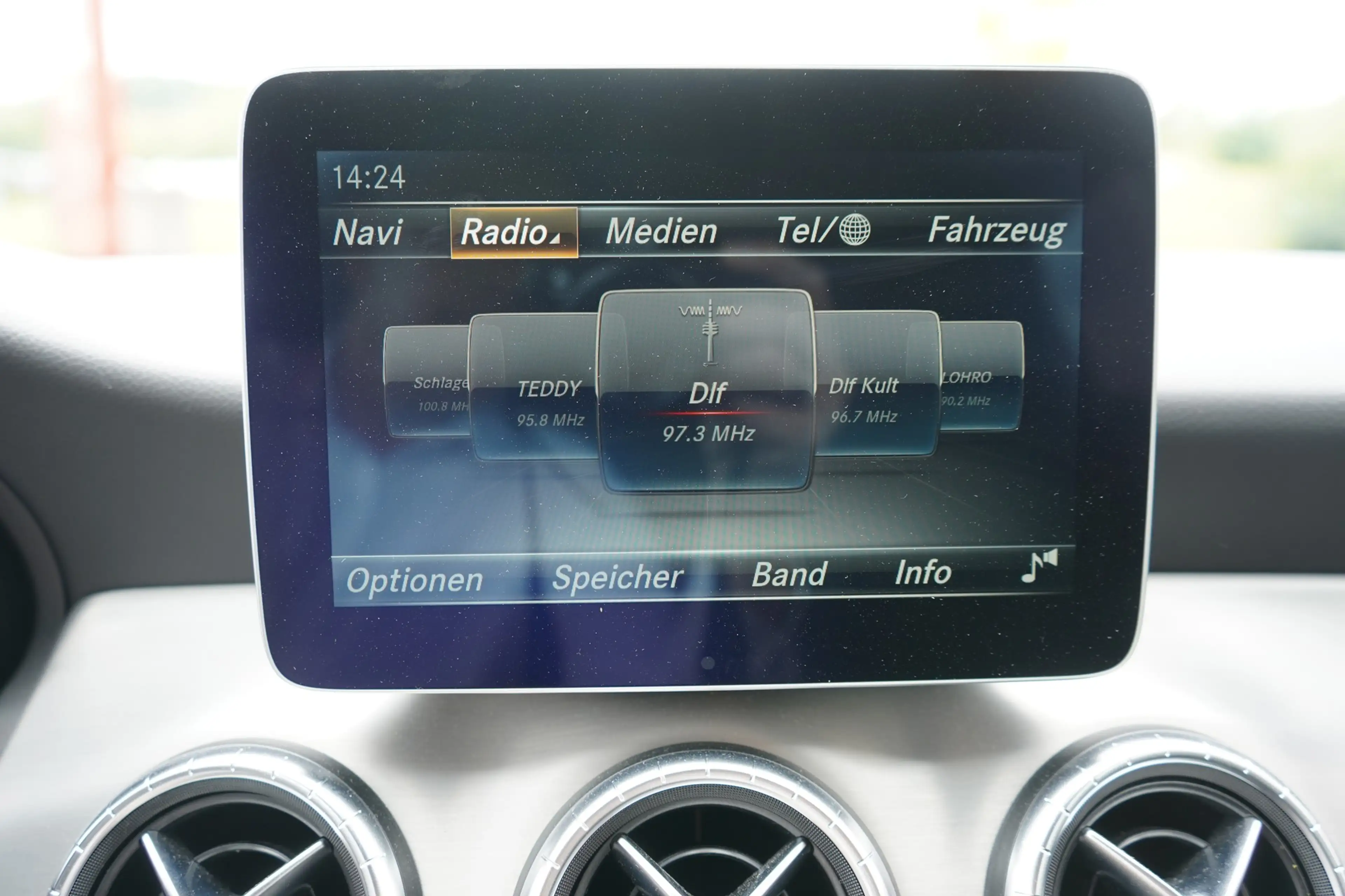 Mercedes-Benz CLA 200 AMG Line LED Klima Navi Sitzheizung PDC — photo 15