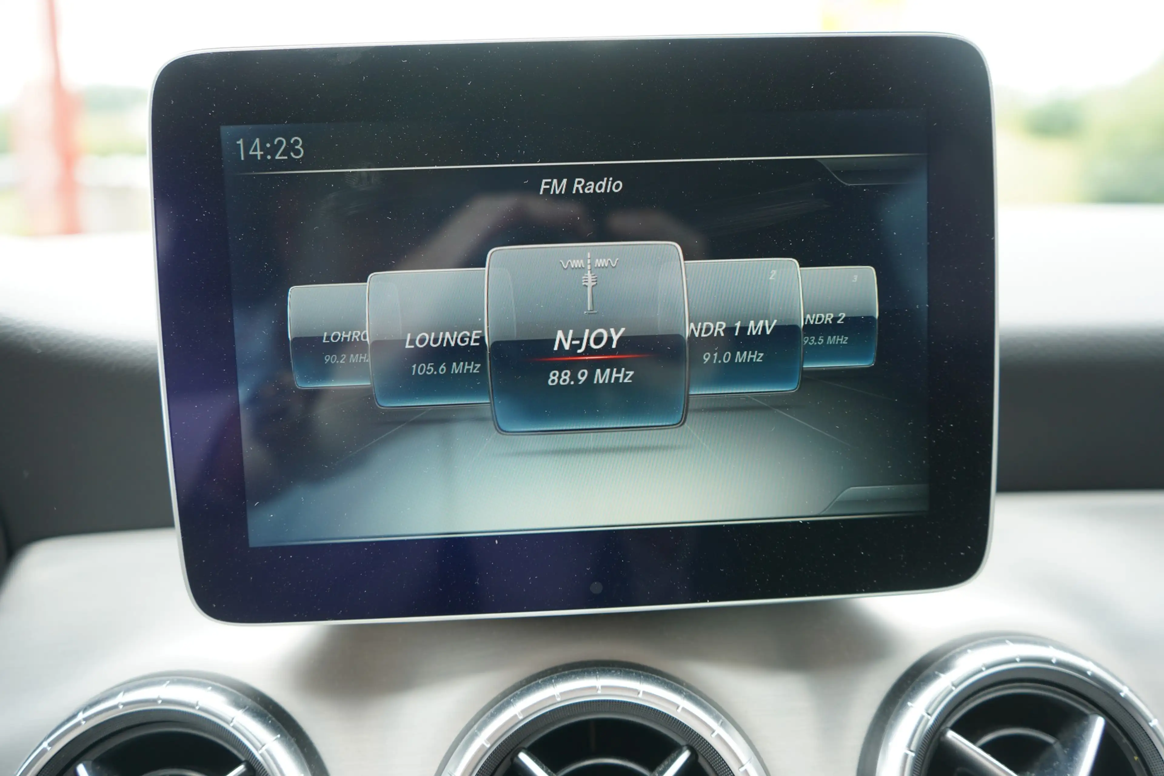 Mercedes-Benz CLA 200 AMG Line LED Klima Navi Sitzheizung PDC — photo 14