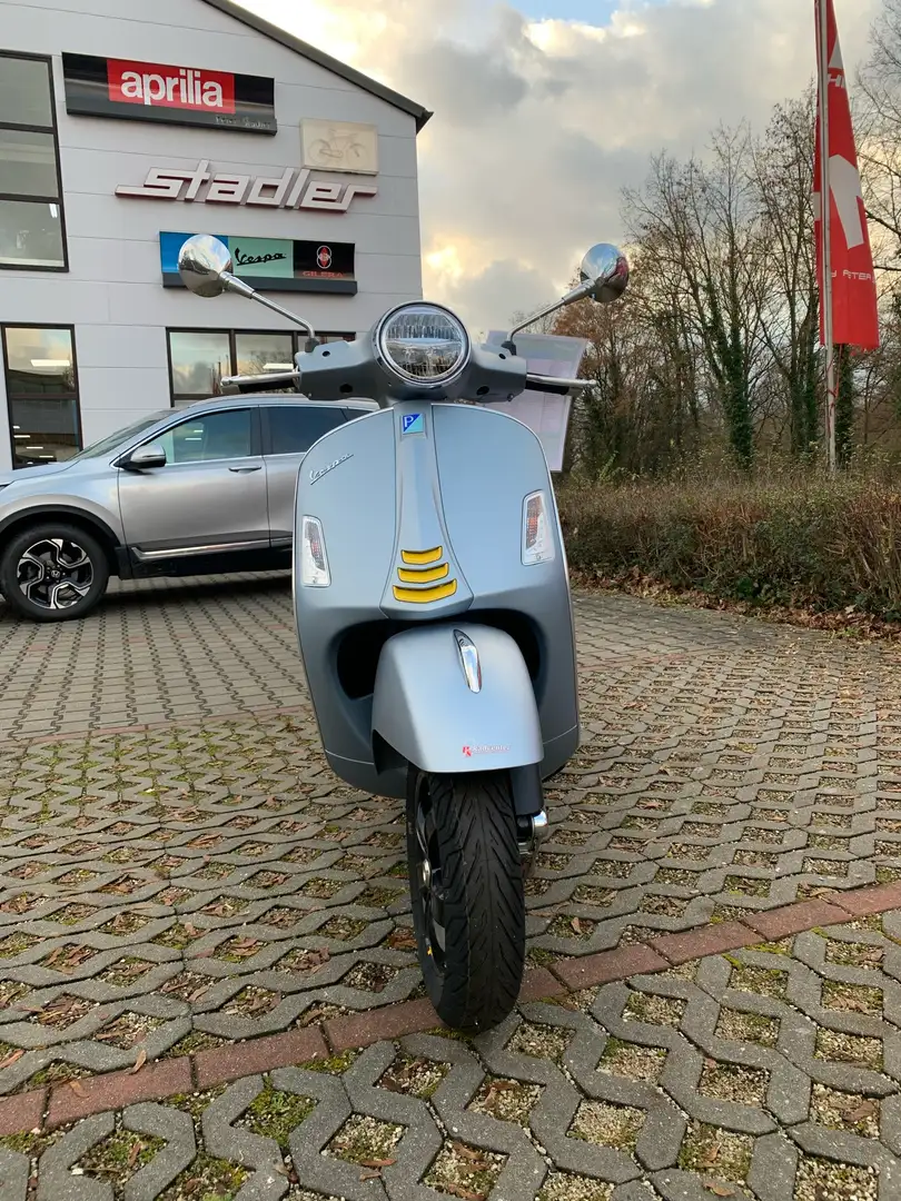 Vespa GTS Super Tech 125 Gri - 1