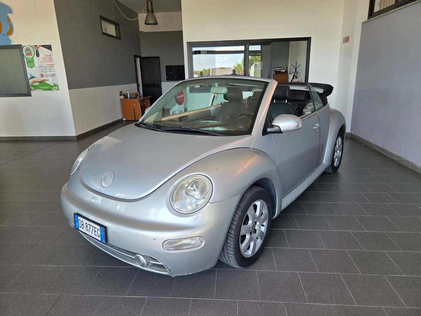 Volkswagen Beetle cabrio - 2