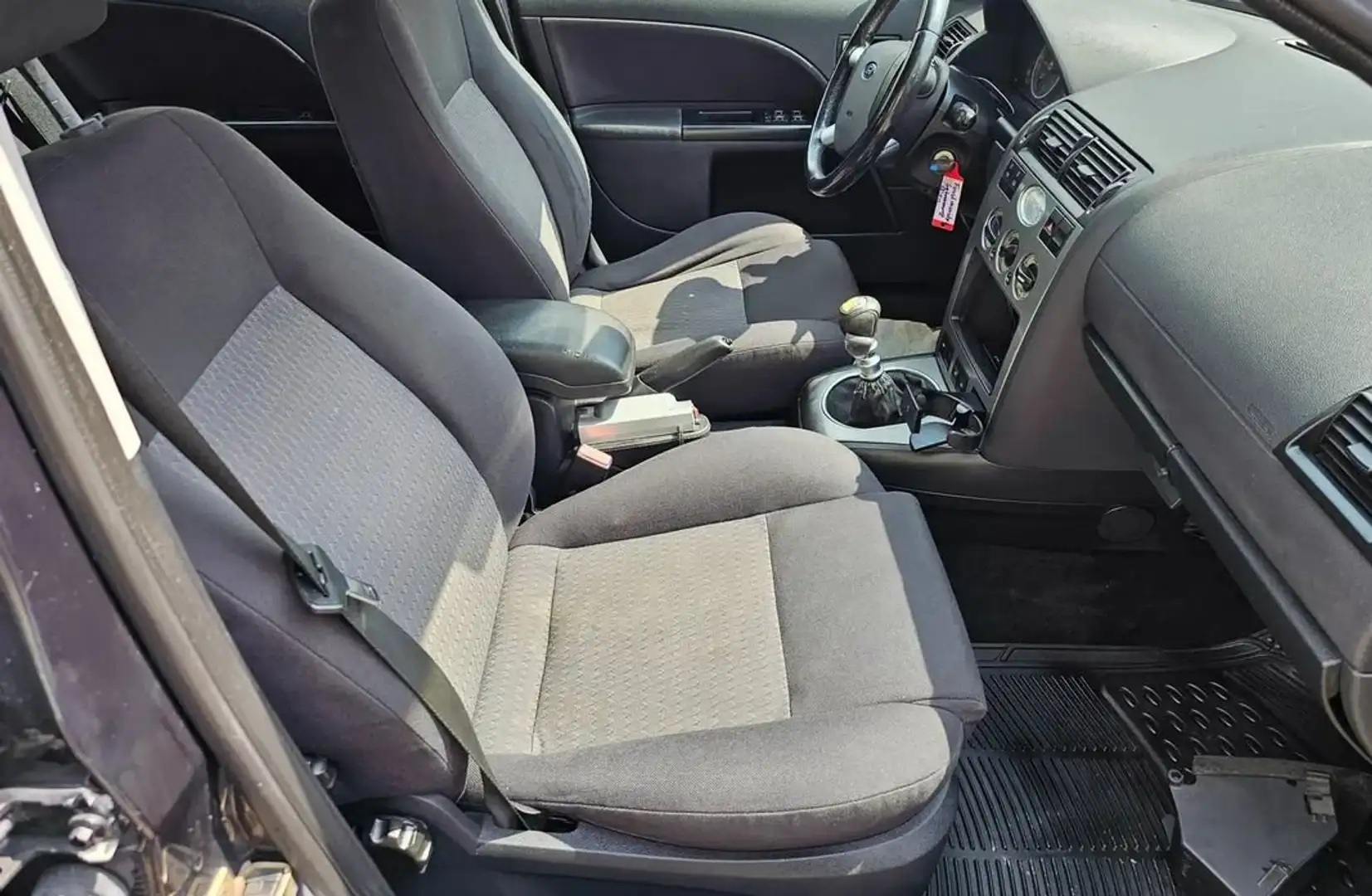 Ford Mondeo Mondeo 2.0 Turnier Ambiente Schwarz - 2