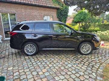 Outlander PHEV 2.4i 4WD S-Edition SDA-NAV