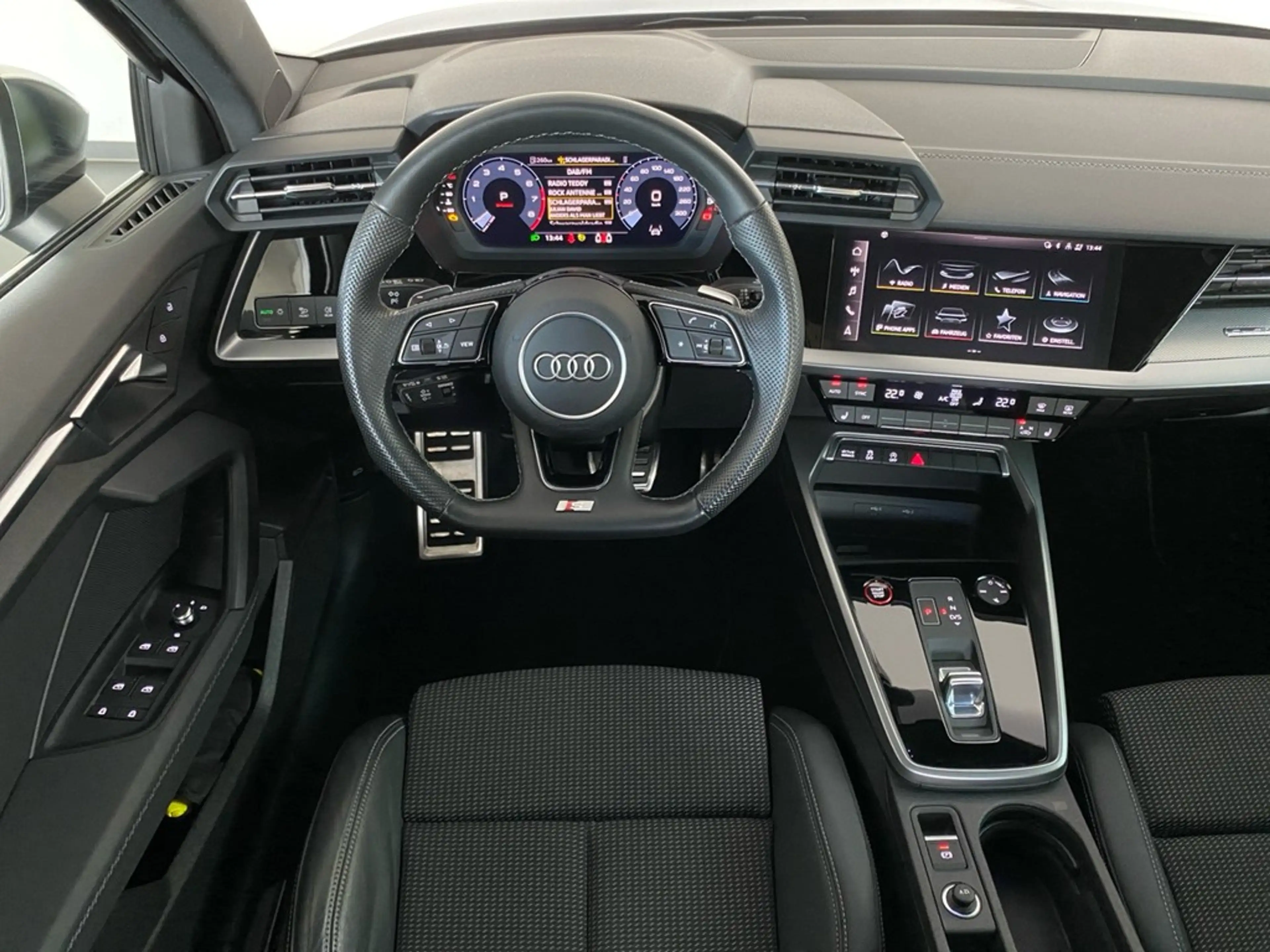 Audi S3 Limousine 2.0 TFSI quattro ACC+RFK+BLACK+19"+ — photo 9