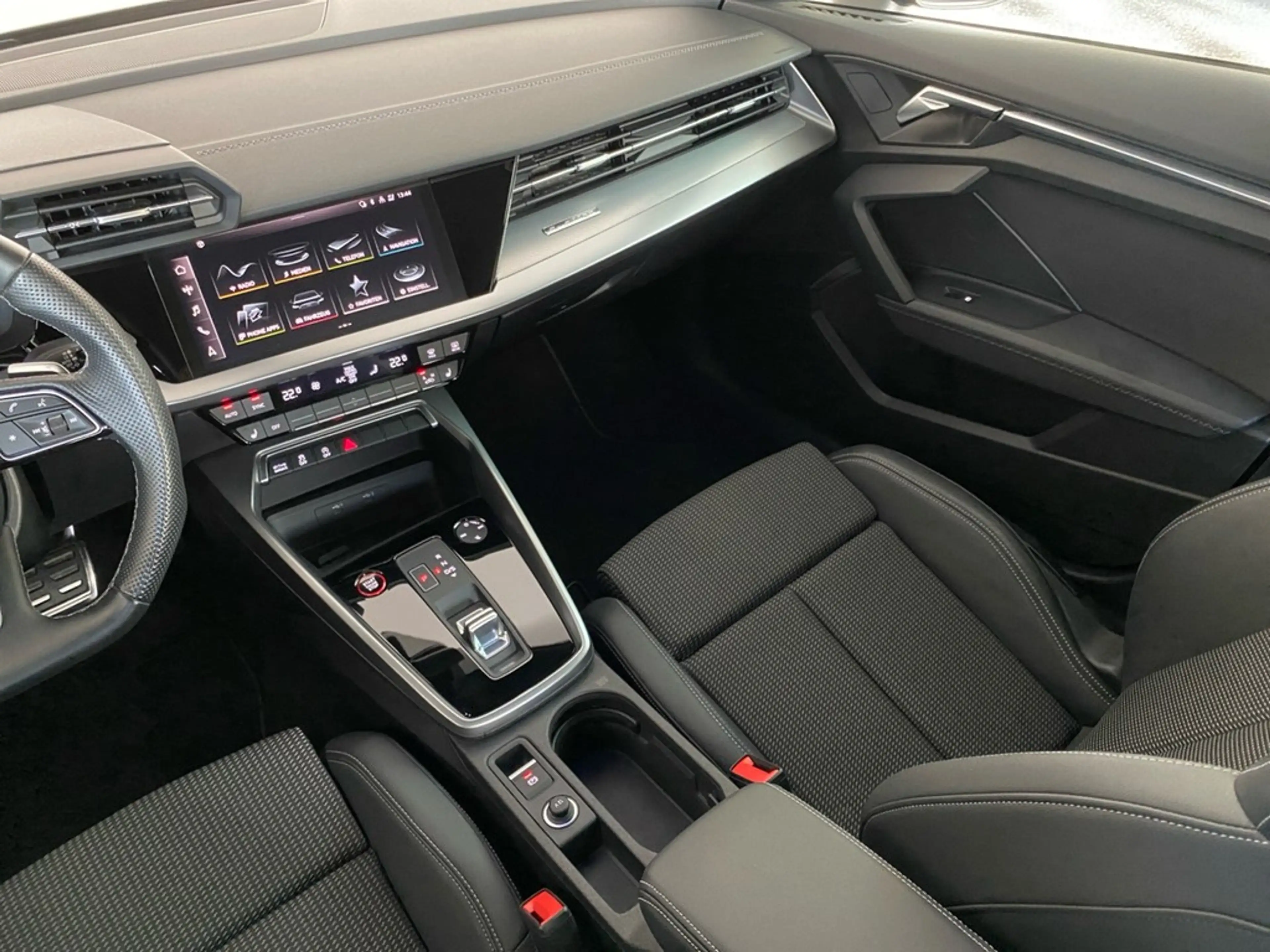 Audi S3 Limousine 2.0 TFSI quattro ACC+RFK+BLACK+19"+ — photo 8