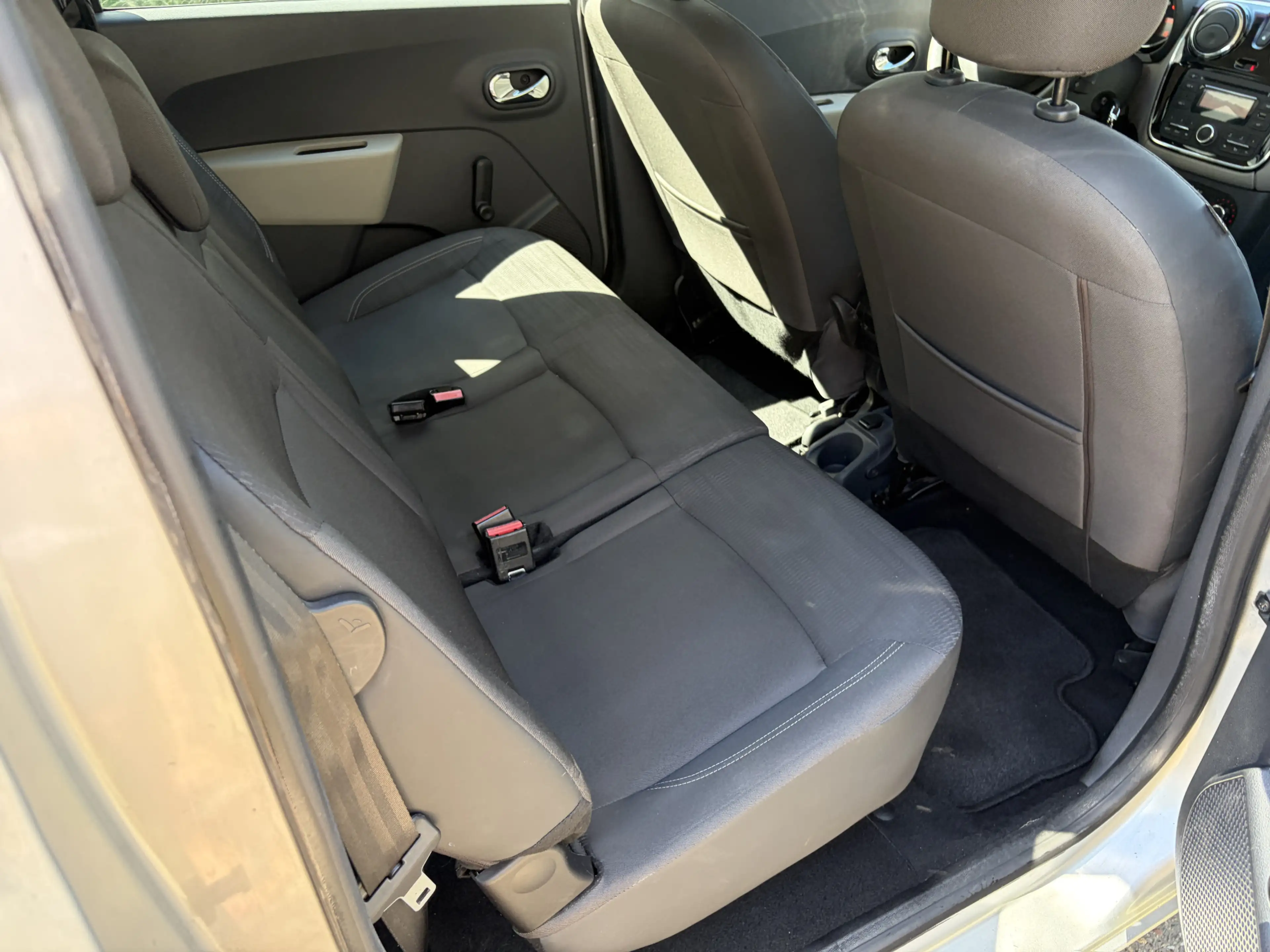 Dacia Lodgy 1.2 TCe Lauréate 5p. / AIRCO / NIEUWE DISTRIBUTIE — photo 18