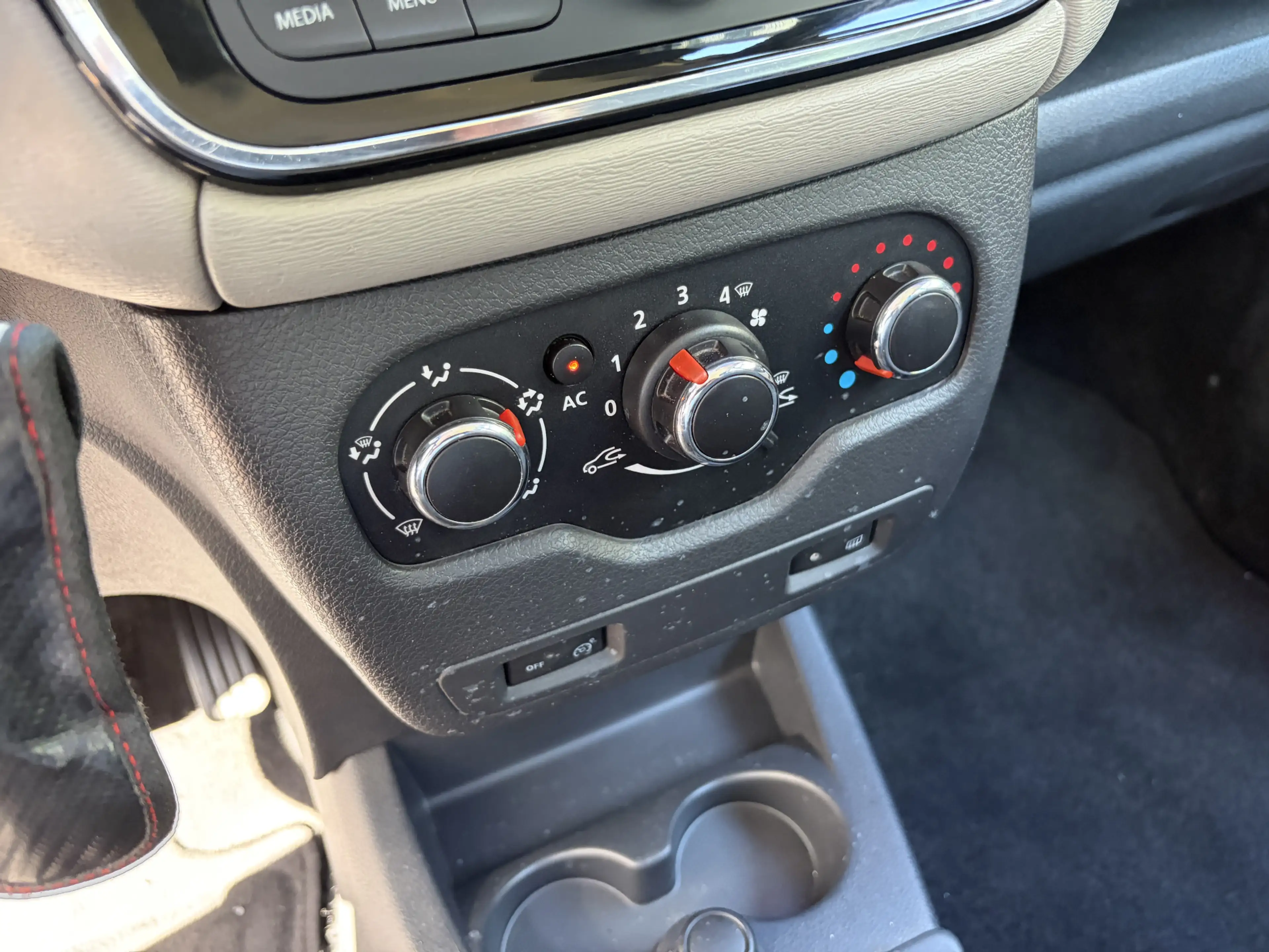 Dacia Lodgy 1.2 TCe Lauréate 5p. / AIRCO / NIEUWE DISTRIBUTIE — photo 9