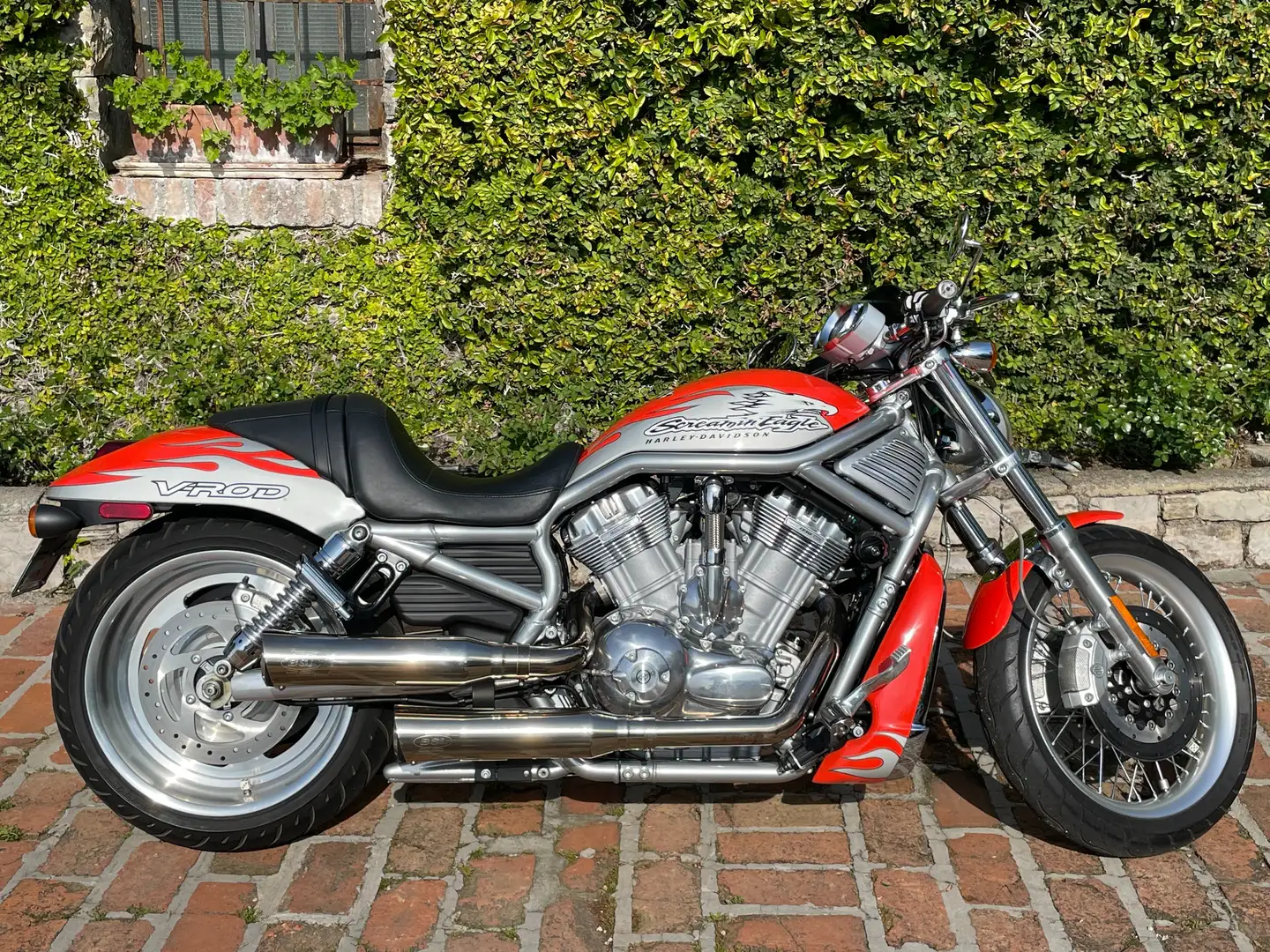Harley-Davidson VRSC V-Rod Screamin Eagle Šedá - 1