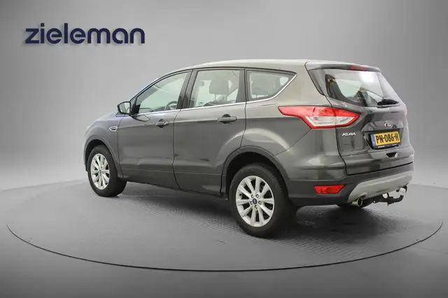 Ford Kuga view 3