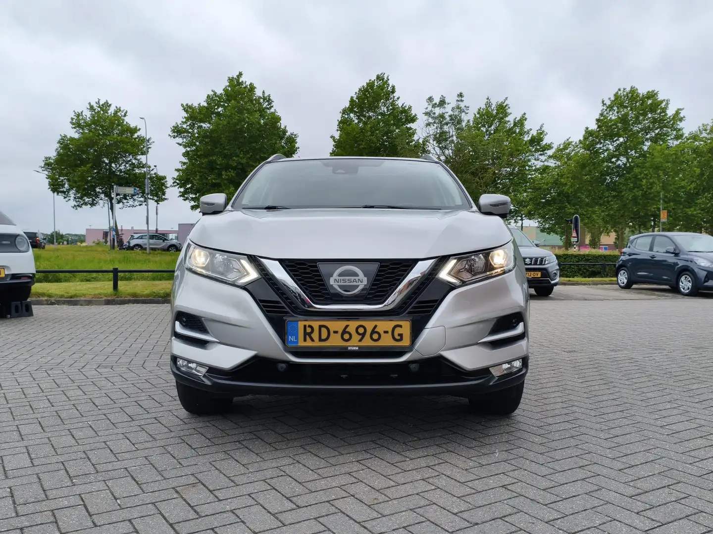 Nissan Qashqai 1.6 N-Connecta Gris - 2