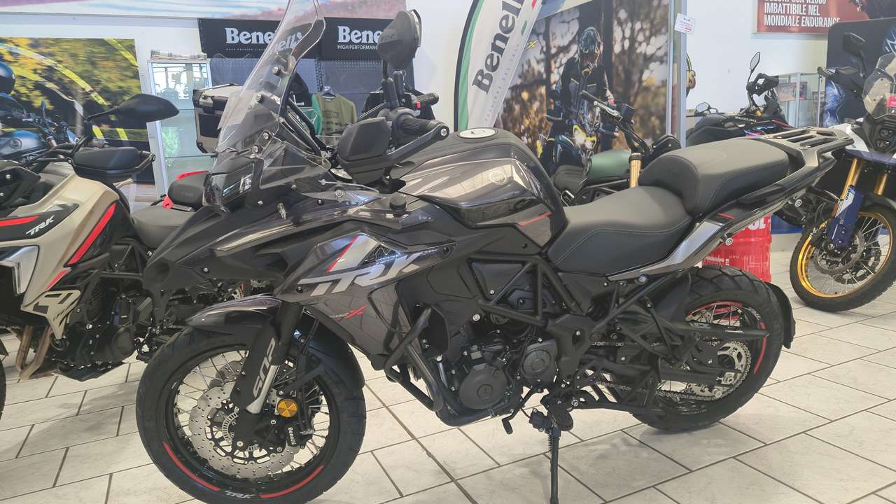 Benelli TRK 502 RUOTE A RAGGI
