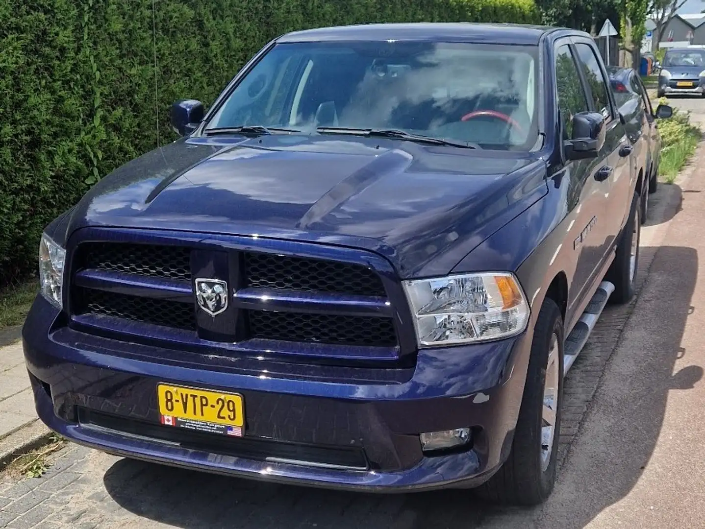 Dodge RAM 5.7 V8 4x4 QC 6'4 Azul - 1