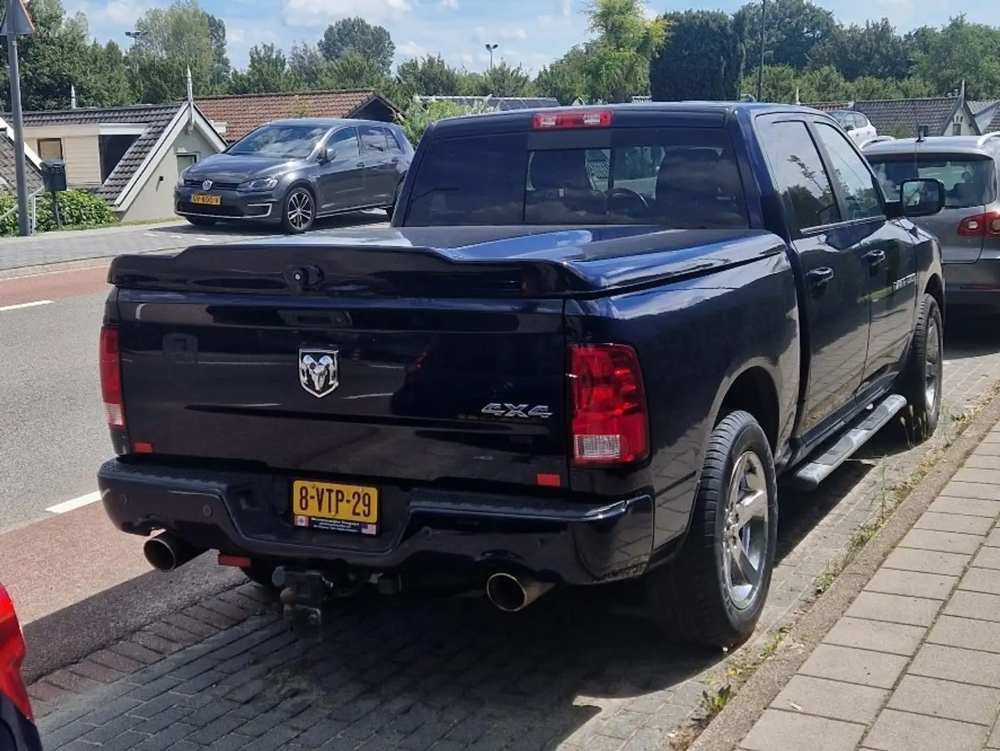 Dodge RAM 5.7 V8 4x4 QC 6'4 Azul - 2