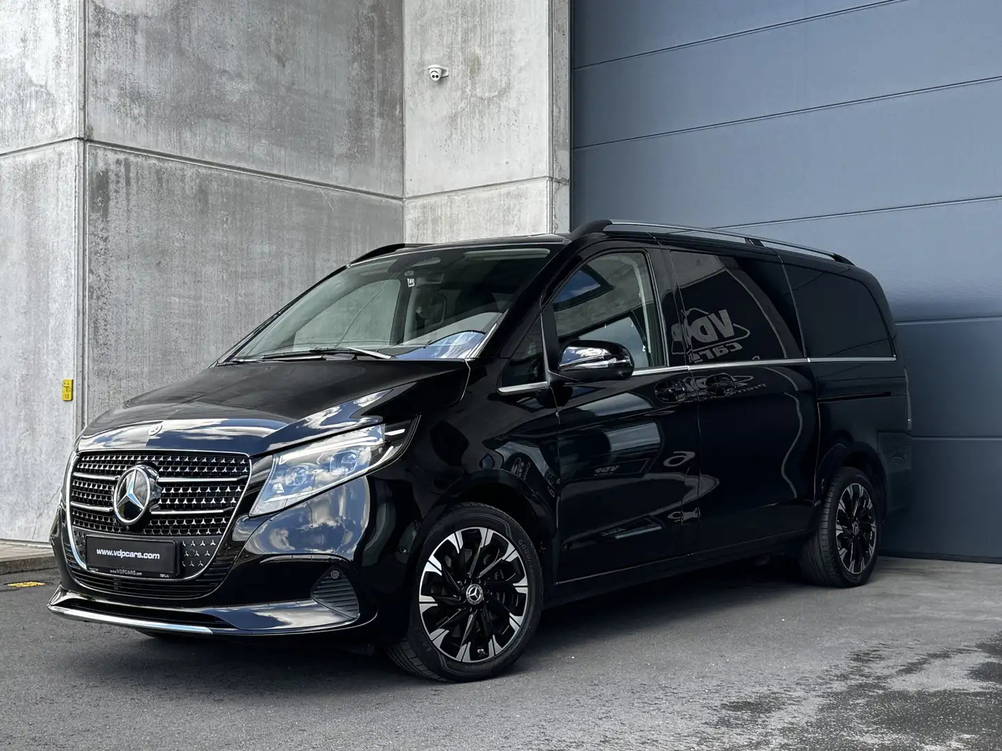 Mercedes-Benz V 300 d AVANTGARDE PLUS 360 BURMESTER DISTRONIC TAFEL Negru - 1