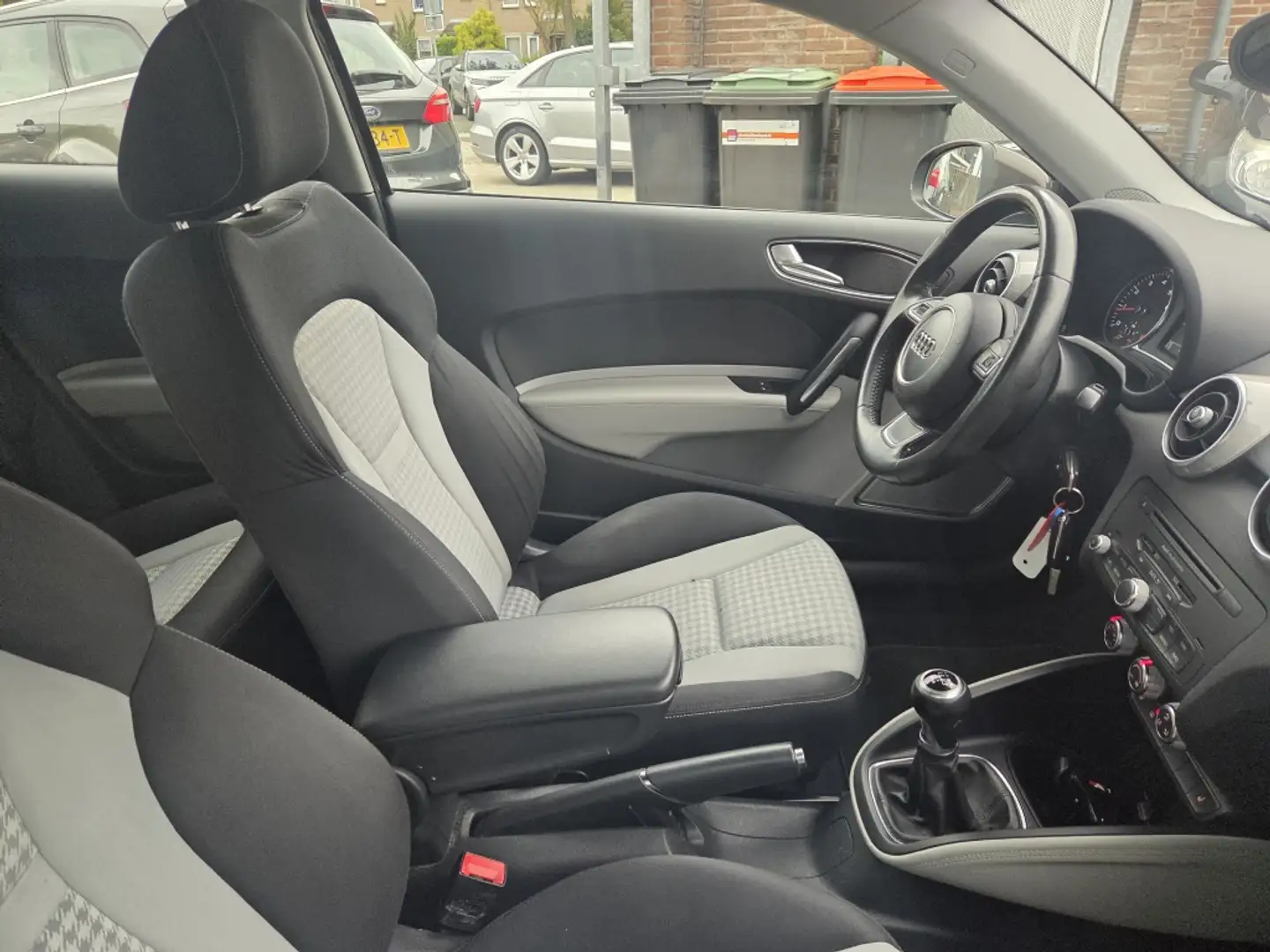 Audi A1 1.2 TFSI S edition Bruin - 2