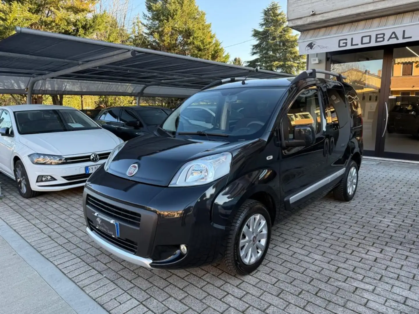Fiat Qubo 1.3 MJT 75 CV Trekking Noir - 1