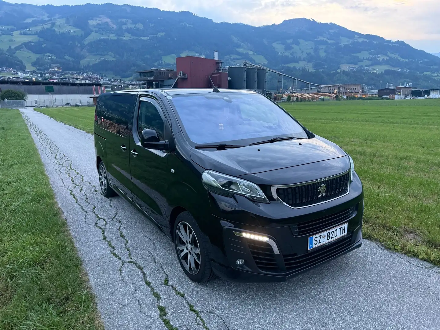 Peugeot Traveller L2 2.0 BlueHDi 180 EAT8 Allure - 1