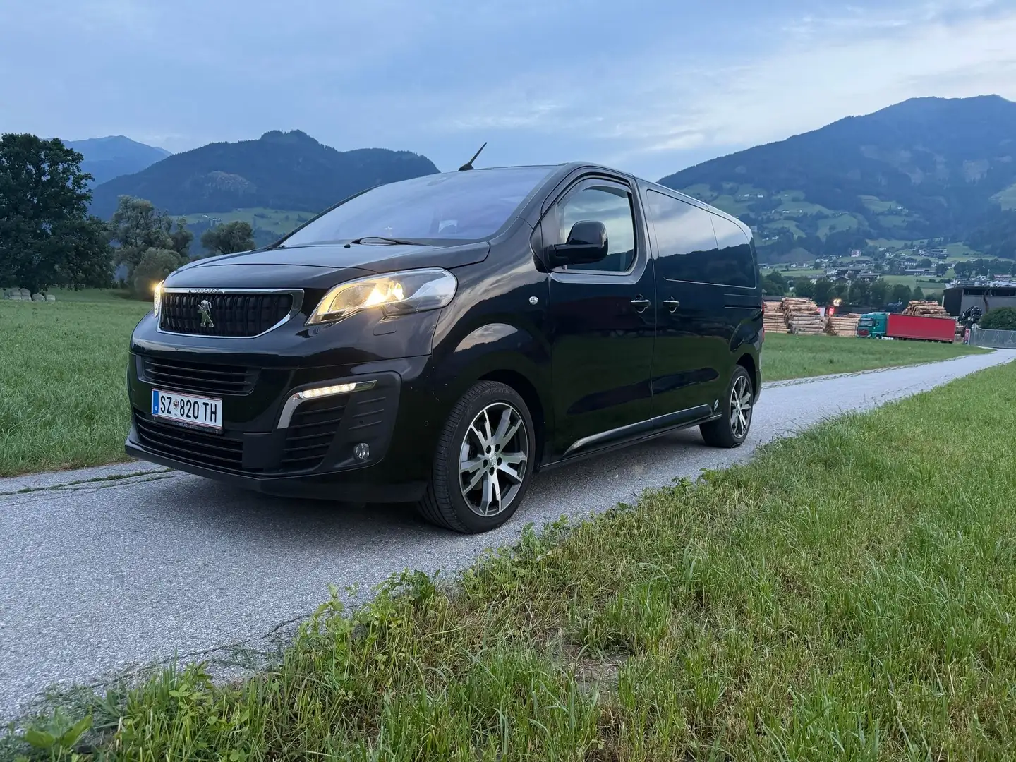 Peugeot Traveller L2 2.0 BlueHDi 180 EAT8 Allure - 2