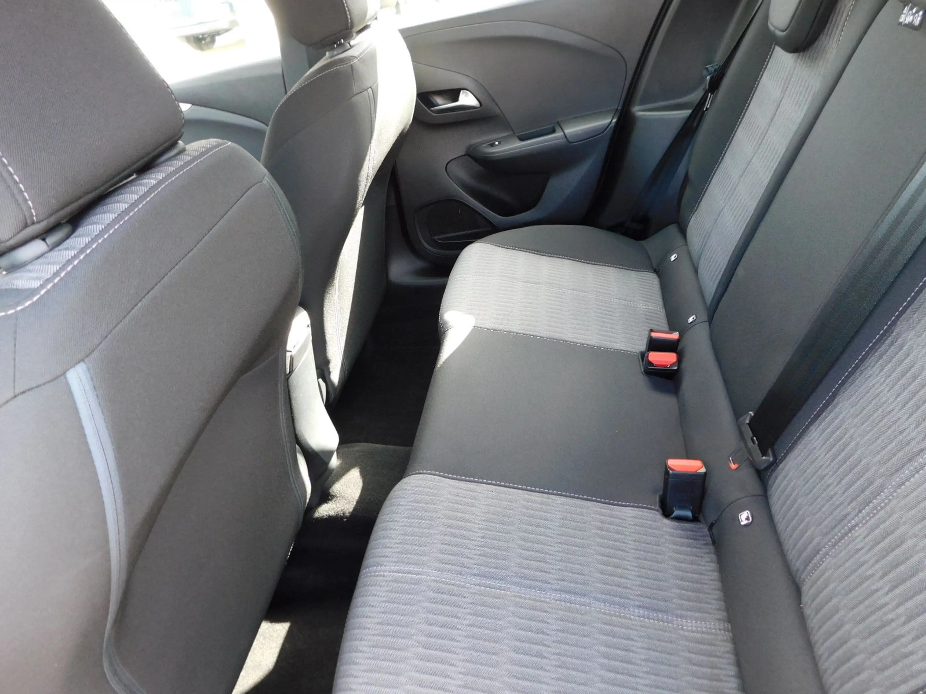Opel Corsa F Edition — photo 10