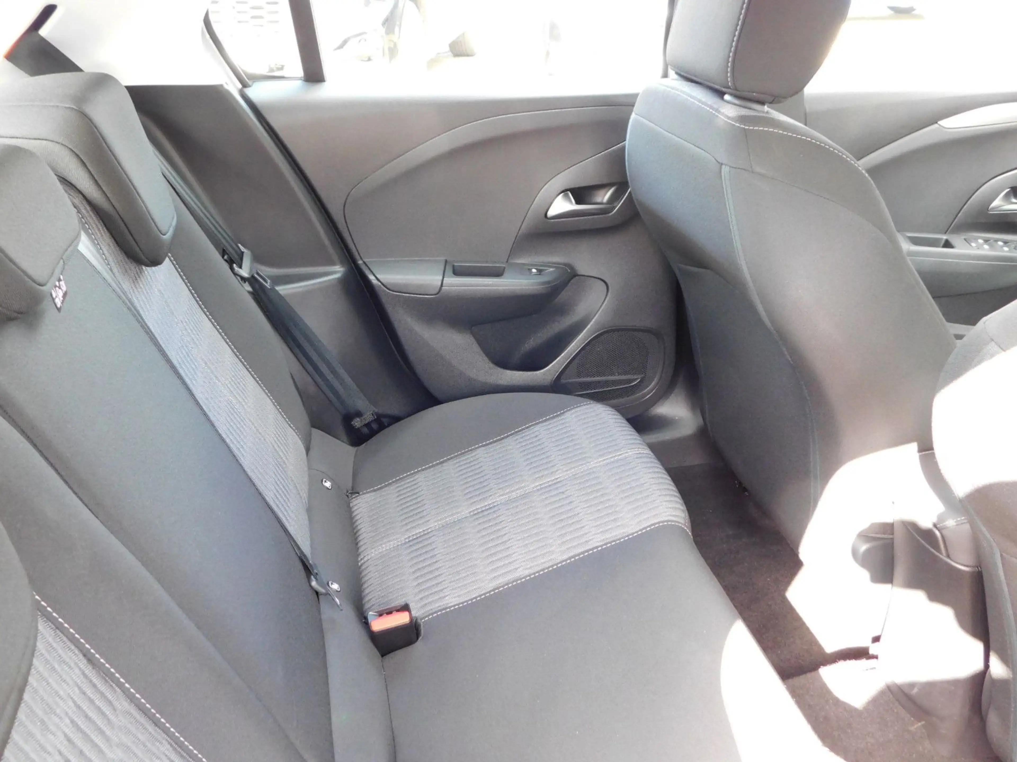 Opel Corsa F Edition — photo 12