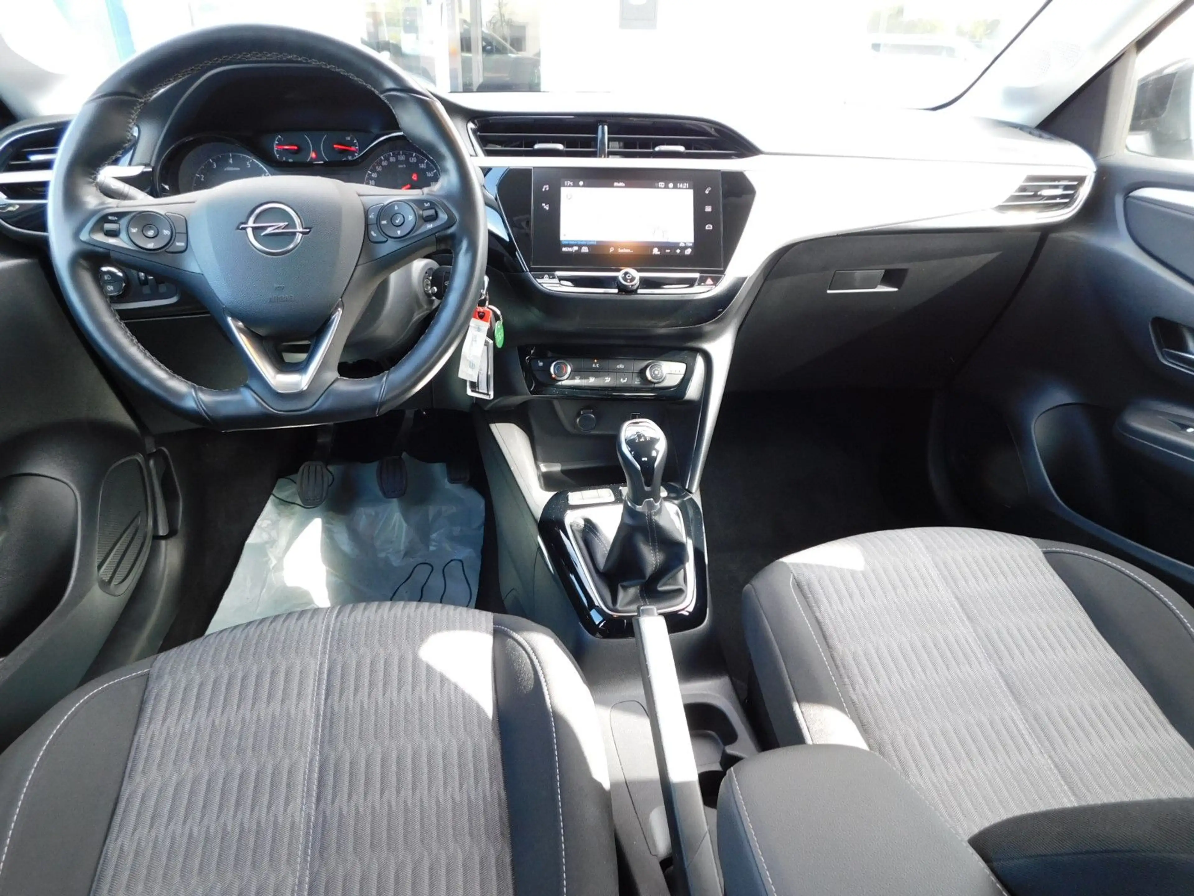Opel Corsa F Edition — photo 11