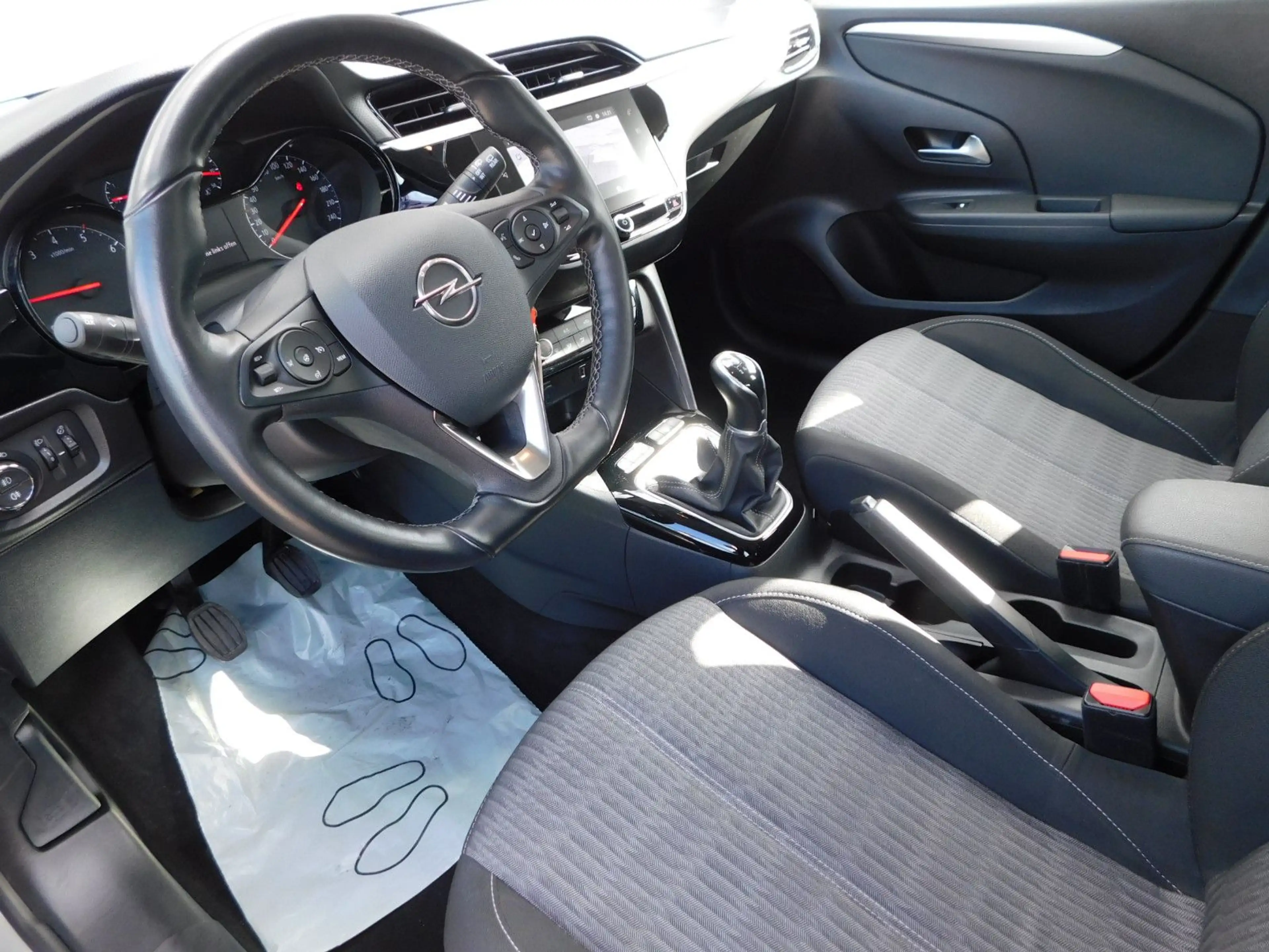 Opel Corsa F Edition — photo 9