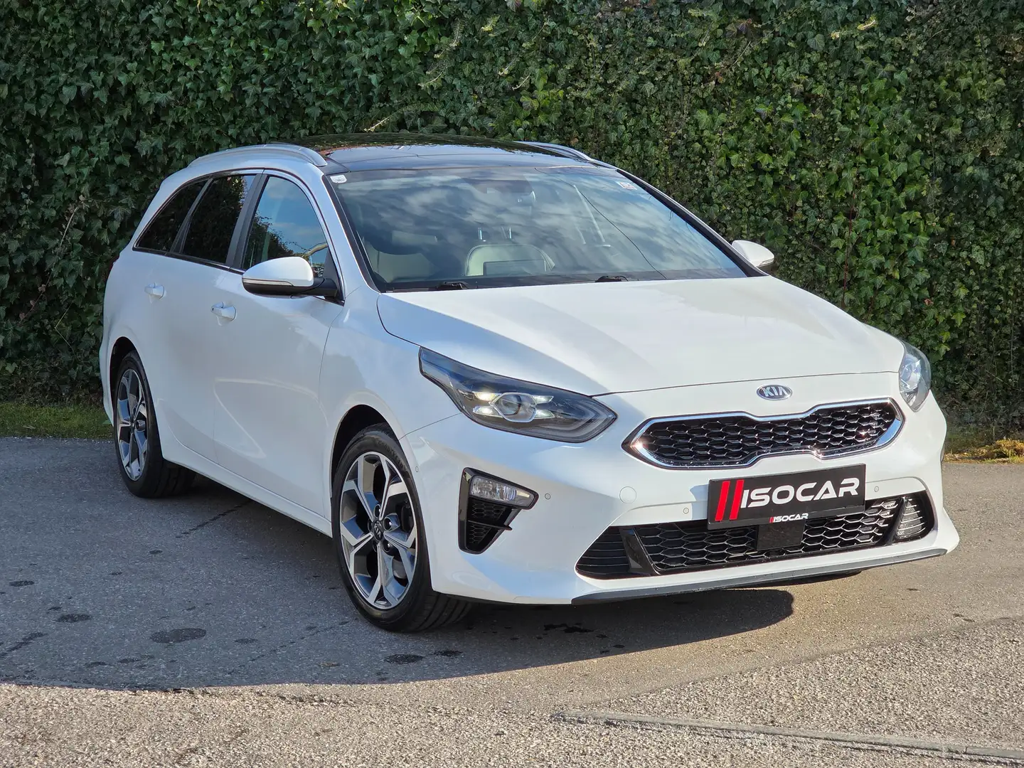 Kia Ceed SW / cee'd SW 1,6 CRDi // PLATIN / AHK / PANO / JBL / KAMERA // Weiß - 1
