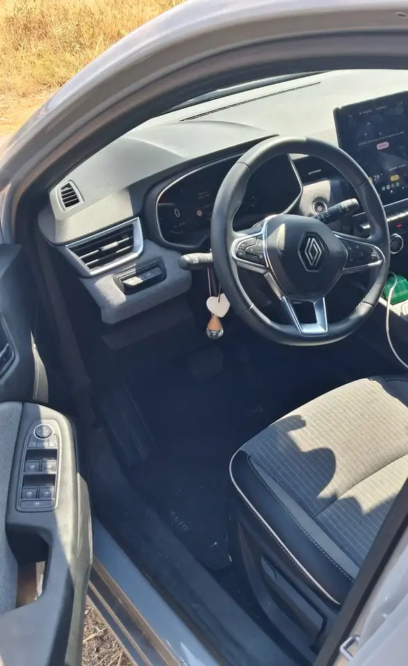 Renault Clio Citadine 3 portes — photo 4