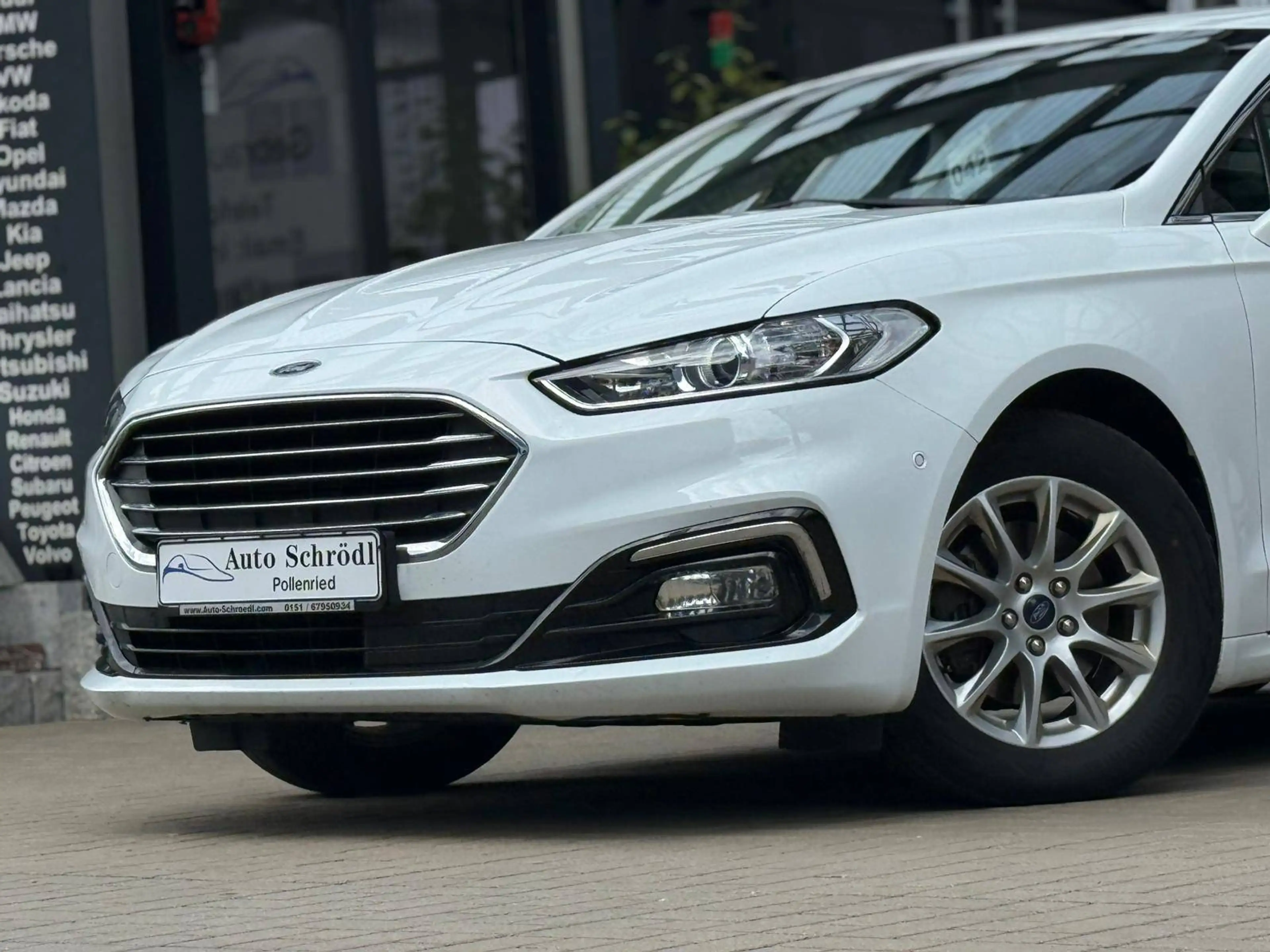 Ford Mondeo Lim. 2.0 FHEV Aut. Hybrid, Schilderkennung, Fernlicht-Assist, Navi, KeyFree, Sitzheizung, Park-Assist — photo 2