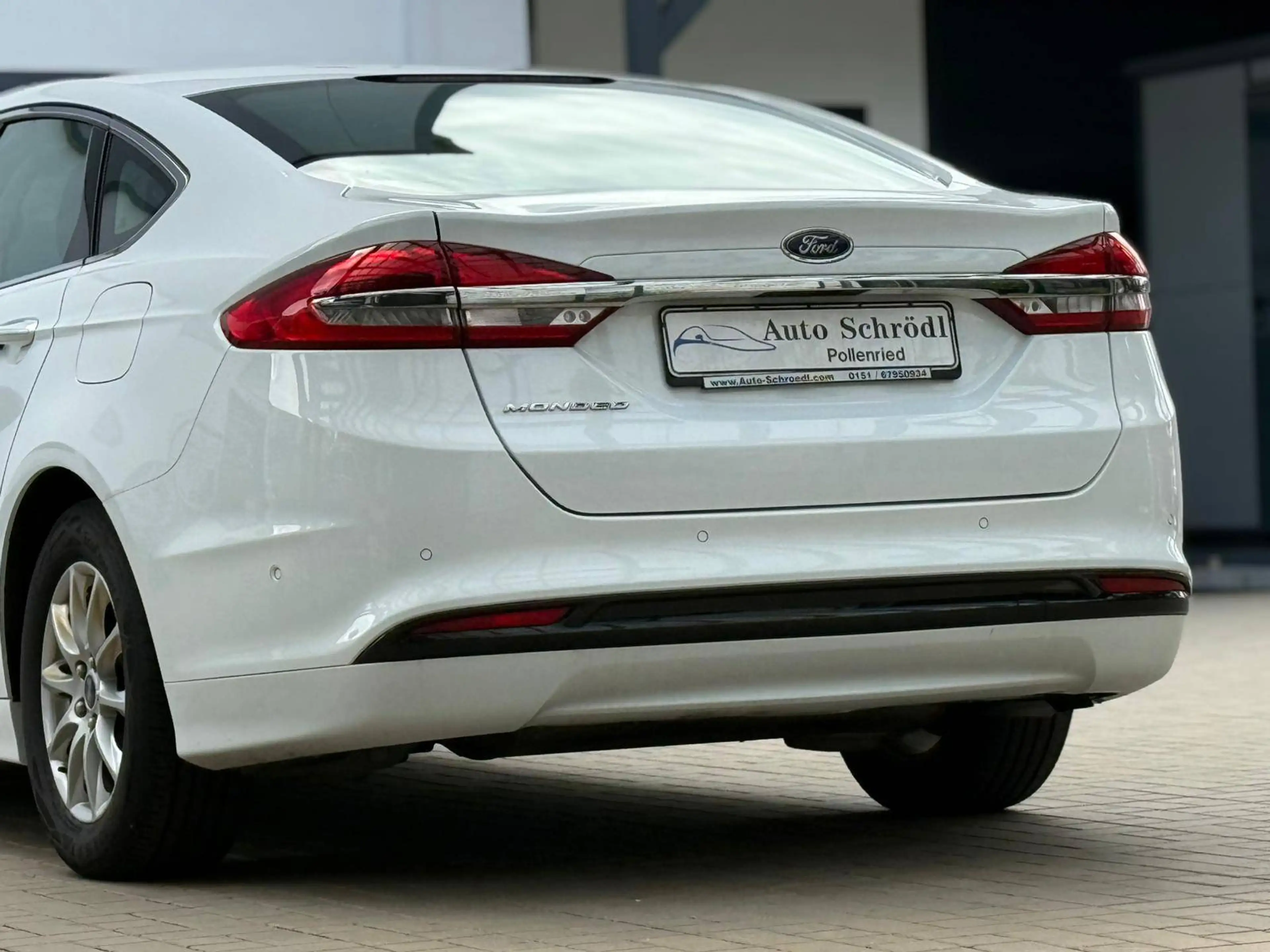 Ford Mondeo Lim. 2.0 FHEV Aut. Hybrid, Schilderkennung, Fernlicht-Assist, Navi, KeyFree, Sitzheizung, Park-Assist — photo 9