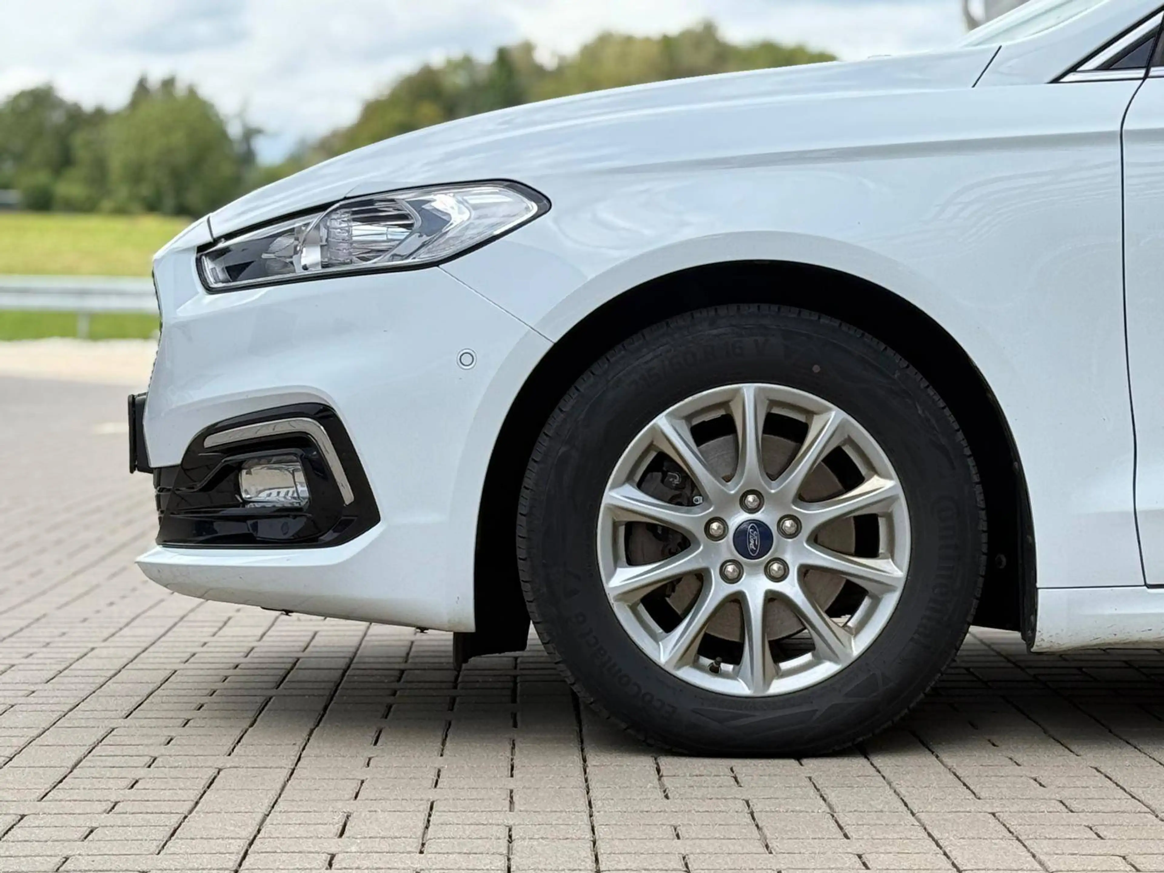Ford Mondeo Lim. 2.0 FHEV Aut. Hybrid, Schilderkennung, Fernlicht-Assist, Navi, KeyFree, Sitzheizung, Park-Assist — photo 10